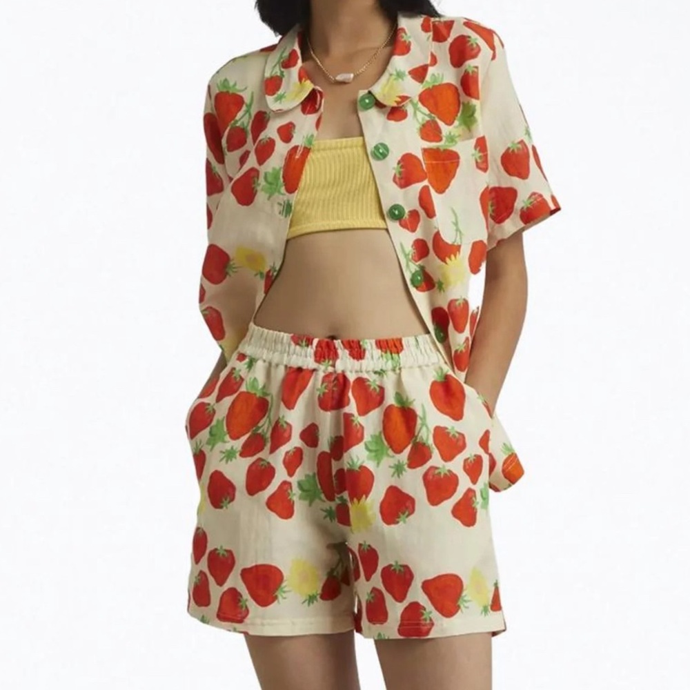 Helmstedt Strawberry Shorts Sz Large Elastic Waist High Rise Pockets Berry Linen